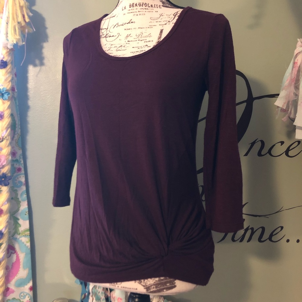 Maurices burgundy 3/4 length sleeves w twist @hip